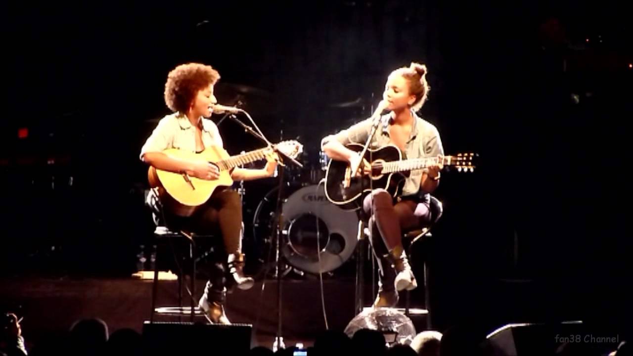 Nely & Nora - Unplugged in Lyon [11/4/2011]