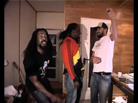 Daddy Rings feat. Gentleman & Prince Osito - We Living [8/13/2010]